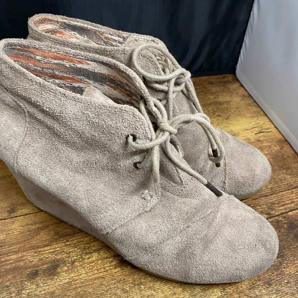 4 for $20 SALE! TOMS Women's Suede Desert Wedge Lace-Up Booties, Size 8, Tan